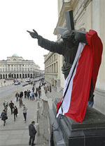 Poland mourns death of leaders, but life goes on