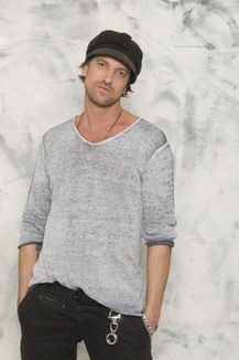 Daniel Powter: Whole World Around