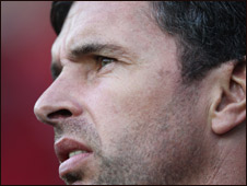 Football Mourns Gary Speed 足球界悼念威爾士國家隊教練