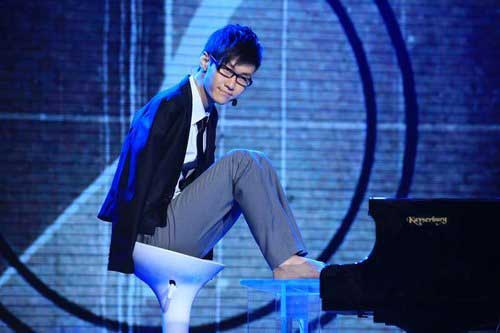 Armless piano player 無(wú)臂鋼琴家勇奪冠軍