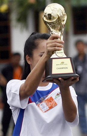 Inmates team up for World Cup behind bars