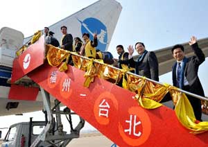 兩岸直航包機(jī) Direct Chartered Flight Across the Taiwan Straits