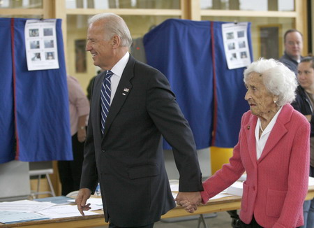 US presidential election kicks off