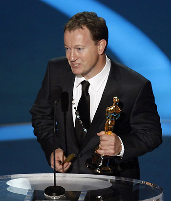 `Slumdog' rules Oscars with 8 prizes