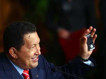 Chavez promotes cheap phone <BR>委國(guó)推中國(guó)造95元手機(jī)