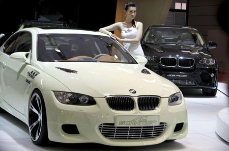 Global auto glitz revs up in Shanghai auto show