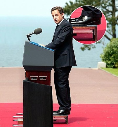 Footstool for Sarkozy <BR>薩科齊站板凳演講(圖)