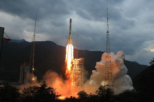 China's 2nd lunar probe Chang'e-2 blasts off