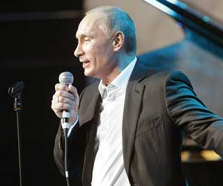 Putin sings at charity event<BR>普京慈善活動(dòng)大秀歌藝