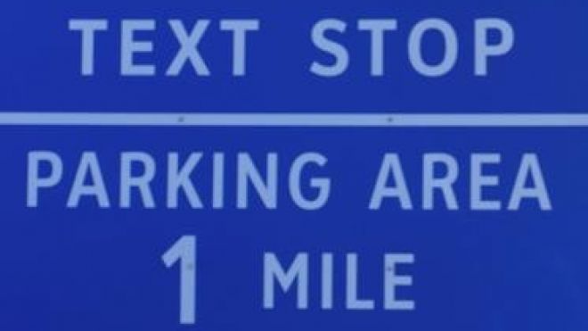 紐約州公路設(shè)“短信區(qū)”勸司機(jī)停車看手機(jī)